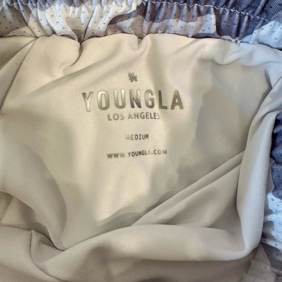 Youngla Camo Shorts Size Medium - Picture 3 of 3